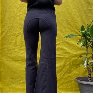 Leom designs custom yoga pants!